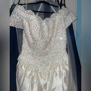 Alfred Angelo Wedding Dress 100% silk size 6 NWT